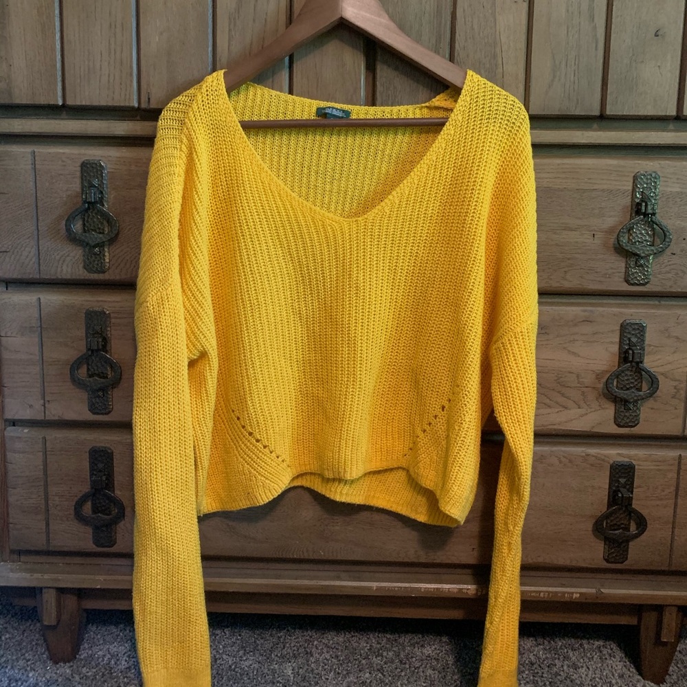 Pretty yellow sweater, light material